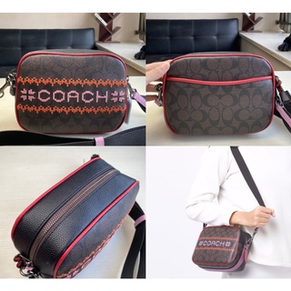 Coach C1541 กระเป๋ากล้อง Dempsey ในผ้าใบลายเซ็นพร้อมกราฟิก Fair Isle ผู้หญิงผู้ชาย Crossbody Sling Messenger Beg