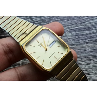 นาฬิกา Vintage มือสองญี่ปุ่น Casio  ระบบ Quartz Day Date สายสแตนเลสแท้ สภาพดี ใช้งานได้ปกติ หน้าปัด 32mm