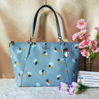 COACH F55192 AVA TOTE IN FIELD FLORA PRINT COATED CANVAS
COLOR : SILVER/CORNFLOWER