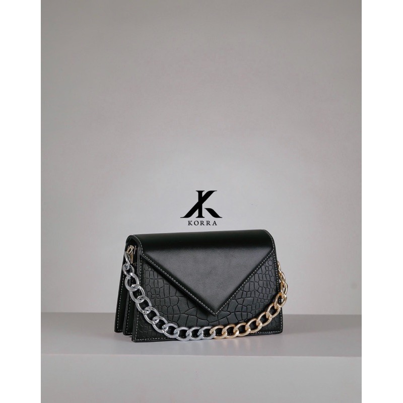 KORRA CHAIN BAG เชน สายปรับระดับได้ เหลือสีดำ