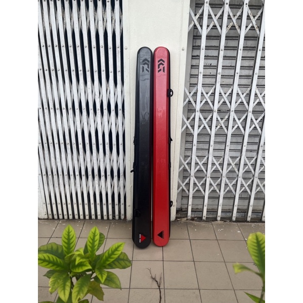กระเป๋าชิงหลิวเคสเเก้ว Daiwa สีเเดง/สีดำ