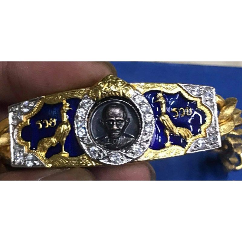 เลสกระดุมหลวงพ่อรวยกฐินปี62  กรอบทองสูตร เนื้อกะไหล่ทองลงยาน้ำเงิน