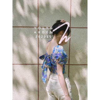 Avocado Garden ฝรั่งเศส Retro ดอกไม้ตุ๊กตาเสื้อ One-Shoulder Clavicle Show Back Bow พัฟแขน Top