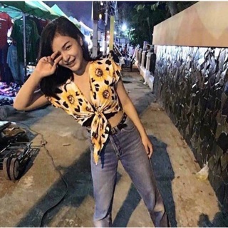 New in💘เสื้อผูกหน้าลายทานตะวัน