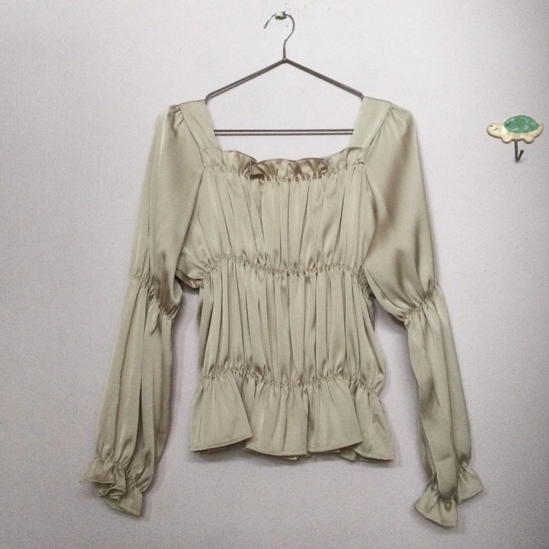 เสื้อสีครีม (pradap brand) new!!