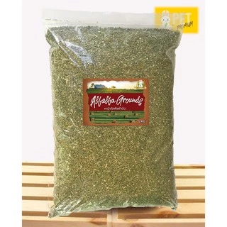 อัลฟาฟ่าป่น 1,000 กรัม ละเอียด เขียว หอมๆ สดใหม่ Alfalfa Grounds 1,000 g by pet premium