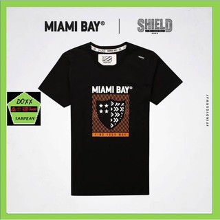 Miami Bay เสื้อคอกลม ชาย รุ่น Shield สีดำ