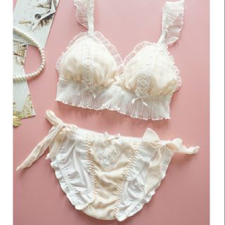 ชุดชั้นในญี่ปุ่น
ไม่มีลูกกลิ้งเหล็ก
ถ้วยสามเหลี่ยมJapanese Bra Set  No Steel Ring  Triangle Cup Underwear