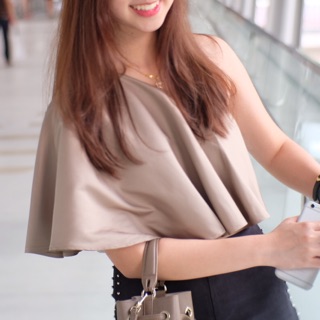 used once เสื้อปาดไหล่สีเบจ / ทักก่อนซื้อนะคะ