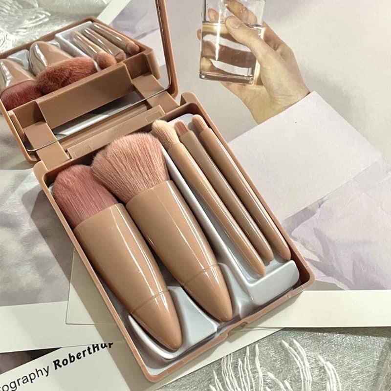 พร้อมส่ง ชุดแปรงแต่งหน้าพร้อมกระจก แต่งหน้าแบบพกพา 6 ชิ้นขนแปรงนุ๊มมมมนุ่ม