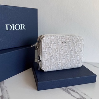 กระเป๋า Christian Dior Pouch with shouder strap          ใบนี้งานสวยมากๆเลยตัวกระเป๋าทำจากหนังแท้💛