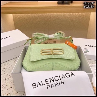 กระเป๋าสะพายข้าง Balenciaga💦