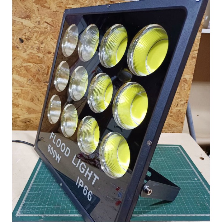 สปอร์ตไลท์ LED600w. รุ่นแสงพุ่งกระจาย สว่างครอบคลุมพื้นที่กว้าง สว่างชัดเจน