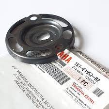 YAMAHA LC135 WATER PUNP GEAR PLATE ( 1S7 - E1952)