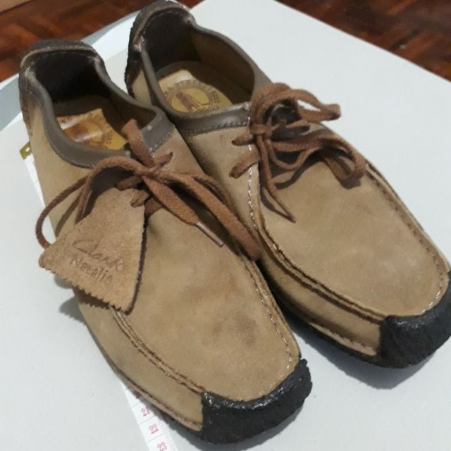 รองเท้า ยี่ห้อ Clarks ถูกและดี!!!