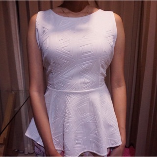 เสื้อผ้ามือสอง-เสื้อแขนกุด