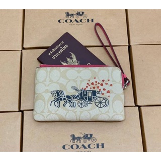 COACH 91075 CORRNER ZIP WRISTLET IN SIGNATURE BAG