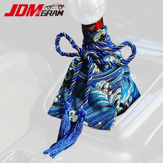 JDM ปลอกหุ้มลูกบิดคันเกียร์ ผ้าแคนวาส กันฝุ่น ลาย ปลอกหุ้มเกียร์รถยนต์ แบบแมนนวล ลายซามูไร ป้องกันความเร็ว  ผ้าคลุมเกียร์รถยนต์ ปลอกคลุมเกียร์รถยนต์ ของแต่งรถ