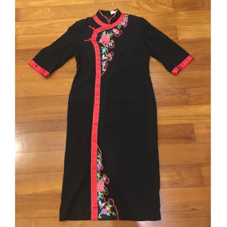 Black Qipao like new กี่เพ้าเหมือนใหม่ใส่ครั้งเดียว ผ้าดีมาก งานปัก ซื้อจากฮ่องกง งานสวยไม่ซ้ำใครค่ะ