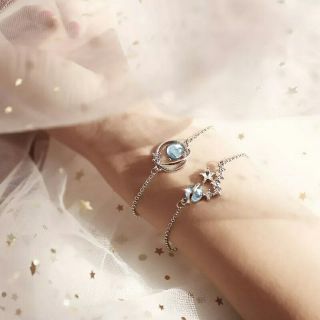 สร้อยข้อมือกาแลกซี่สีฟ้าใส • Silver Sky Galaxy Bracelet