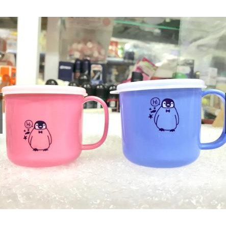 ถ้วยหัดดื่มเด็ก พร้อมฝาปิด (เพนกวิน)