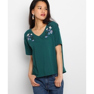 🍭Ozoc9: Ozoc Green embroidery Top เสื้อผ้าคอตตอนเนื้อยืด ปักลายดอกไม้น่ารักๆ