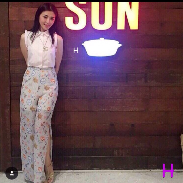 Set 2 ชิ้น Brand : B.T. เสื้อคอตตอนคอปกแขนกุดสีขาว มาคู่กับกางเกงขายาว