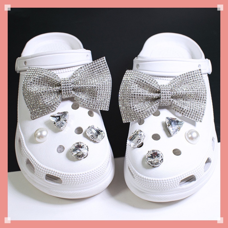 Jibbitz ชุดหัวเข็มขัด ประดับไข่มุก พลอยเทียม รูปผีเสื้อ สําหรับรองเท้า Crocs Jibbitz