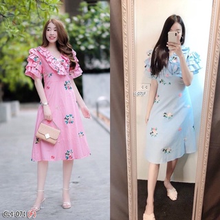 ชุดเดรสยาวคอวีลายดอกไม้ ใส่เที่ยวออกงานได้ค่า สีฟ้า ชมพู 15083