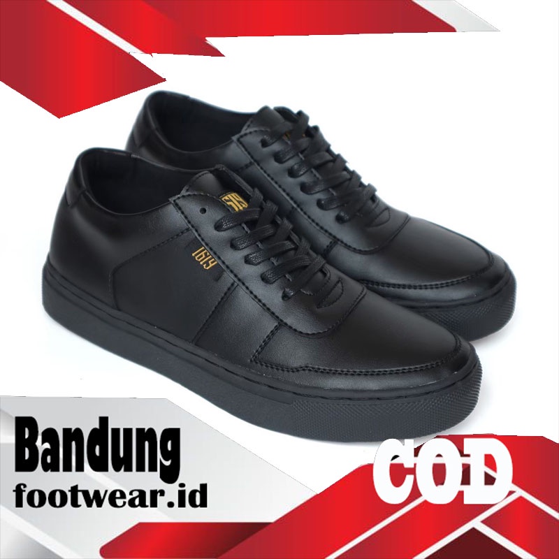 AUGUST - รองเท้าผ้าใบทํางานภาคสนามหนังสีดําลําลองผู้ชายล่าสุด