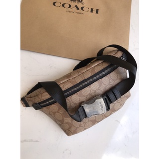 กระเป๋าคาดอก คาดเอวผู้ชาย COACH C3228 GRADE BELT BAG IN SIGNATURE CANVAS WITH VARSITY STRIPE/กระเป๋าคาดหน้าอกผู้ชาย