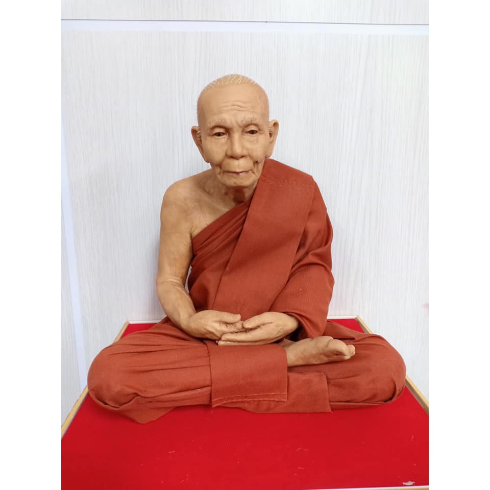 พระเกจิอาจารย์คล้าย วาจาสิทธิ์ เสมือนจริงใส่เกศา