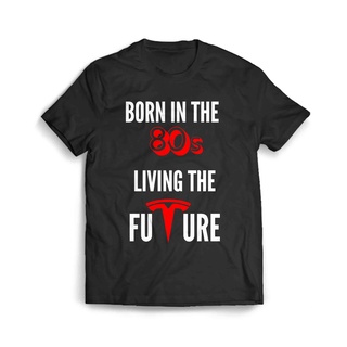 เสื้อผ้าผชเสื้อยืด พิมพ์ลาย Born In The 80S Living The Future Tesla แฟชั่นสําหรับสตรีS-5XL