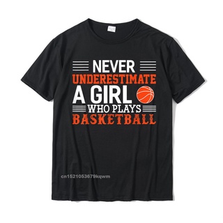 เสื้อยืดลําลอง แขนสั้น คอกลม พิมพ์ลายการ์ตูนบาสเก็ตบอล Never Underestimate A Girl Who Plays Basketball Funky สําหรับผู้ช