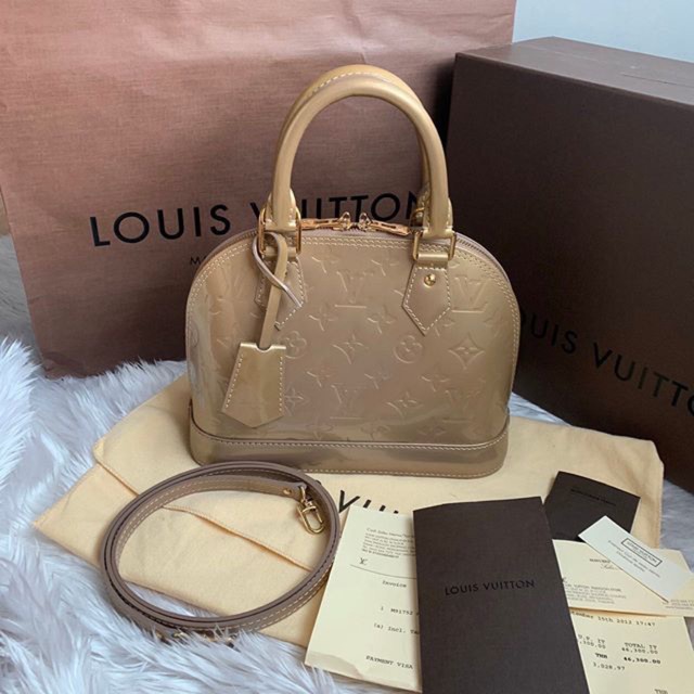 Like new Lv alma bb dc12 หนังแก้ว สี poudre สภาพสวยมาก ขอบมุมไม่ถลอก อะไหล่ทอง แทบจะไม่ได้ใช้เลยค่า