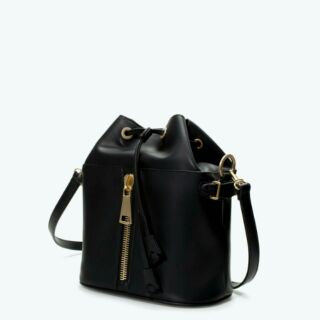 ZIPPED Bucket bag