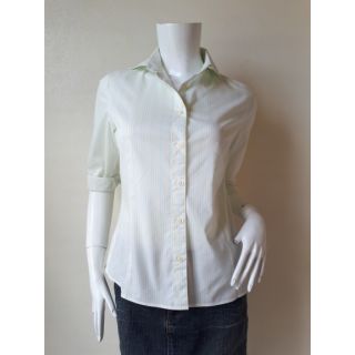 UNIQLO เสื้อเชิ้ตลายทาง แขนสามส่วน Size M รอบอก  38 นิ้ว ผ้ายืดได้อีกค่ะ