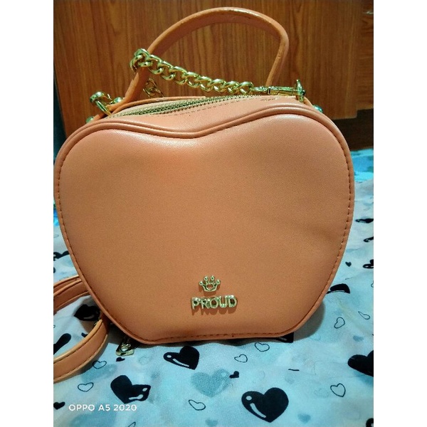 แบรนด์ proud กระเป๋า