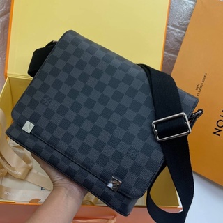 Louis Vuitton District Original Grade Size25cm เนี๊ยบมากค่ะ ตัดเย็บปราณีต แคนวาสเกรดเดียวกับต้นฉบับเลยค่ะ