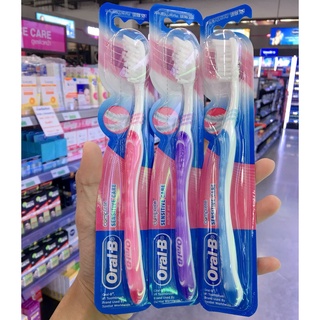 Oral-B SENSITIVE CARE SOFT ON GUMS(ประมาณสุทธิ 1 ด้าม)แปรงสีฟัน ออรัล-บี เซนซิทีฟ แคร์ ขนแปรงนุ่มพิเศษ (คละสี)