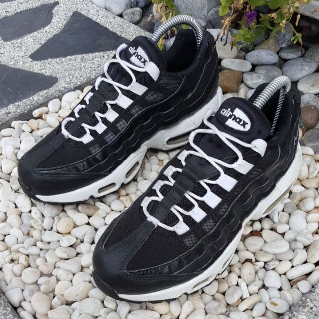 รองเท้ามือสอง Nike Air Max 95 (Size 38.5 / 24.5 Cm.)