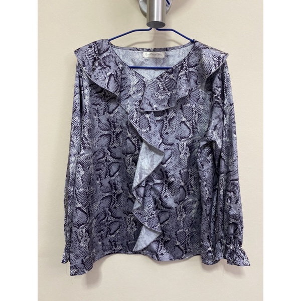 ส่งต่อ!! เสื้อใส่สบายลายงูเหลือม ยี่ห้อElgrand