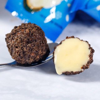 Oreo Balls Stuffed Krispy Milk โอริโอ้บอลสอดไส้นมคริสปี้