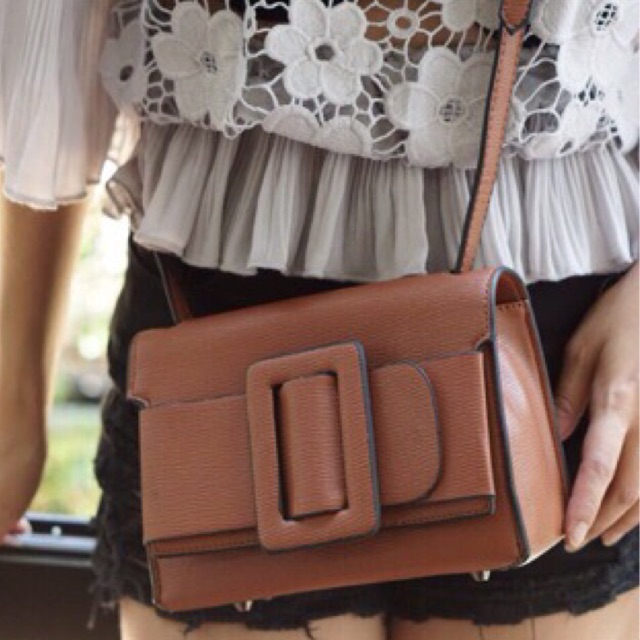 Boyy belt mini crossbody bag ( สวยงามมาพร้อมสายสะพายยาวปรับระดับได้ ช่องด้านในกว้างช่องโล่ง ขนาด 7.5