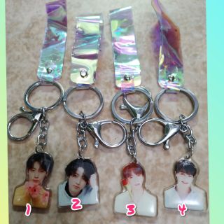 BTS &gt;GOT7&gt;พวงกุญแจโฮโลแกรม
1ชิ้นราคา 25บาท  
 
#ใช้ห้อยกระเป๋า#น่ารัก#เก๋