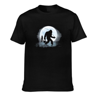 เสื้อยืด ผ้าฝ้าย พิมพ์ลาย Bigfoot Funny Sasquatch And Fish Night สําหรับผู้ชาย