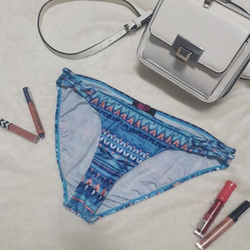 ชุดว่ายน้ำ ชุดชั้นใน กางเกงว่ายน้ำ บิกินี biniki