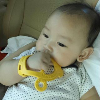 Bracelet teether 
ยางกัดสวมข้อมือ 
ลายยีราฟน่ารัก ต้ม ลวก นึ่งได้ 
สำหรับเด็ก 3 เดือนขึ้นไป