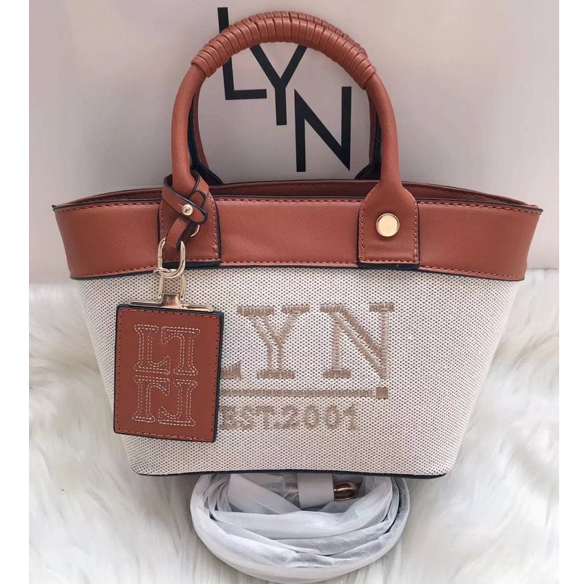พร้อมส่ง กระเป๋าสะพายข้าง LY  N ดีเทลกระเป๋าสานรุ่นใหม่เหมาะกับทุกสไตล์ ถือได้สะพายได้ มี 3 สี