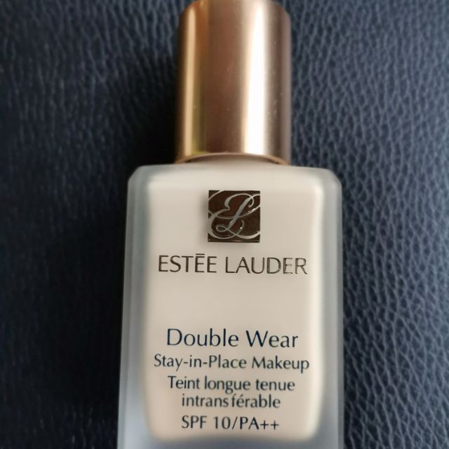 รองพื้นคุม​มัน​ estee